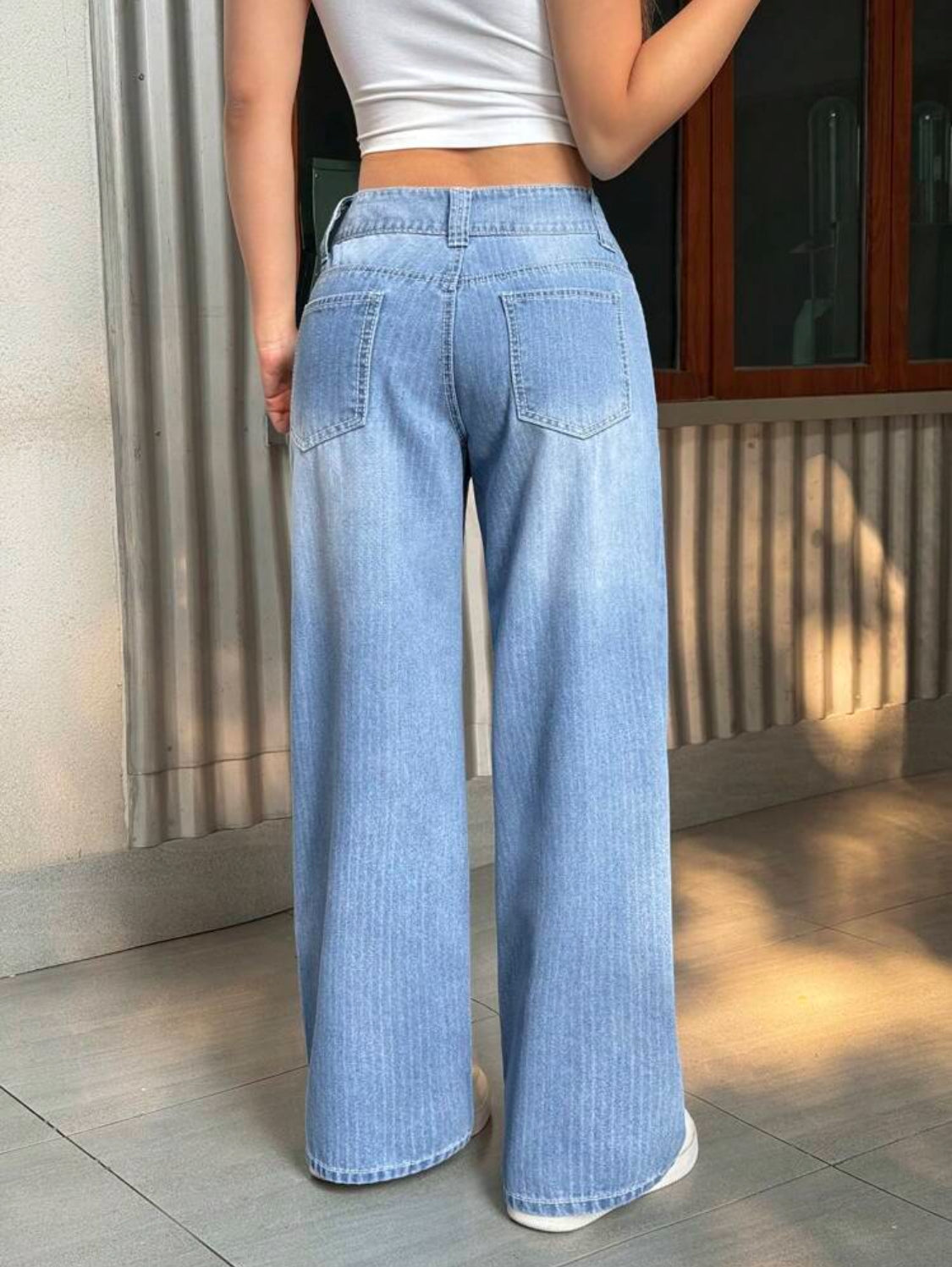 SHEIN EZwear Jeans casuales y versátiles con piernas acampanadas y bolsillos para mujer
