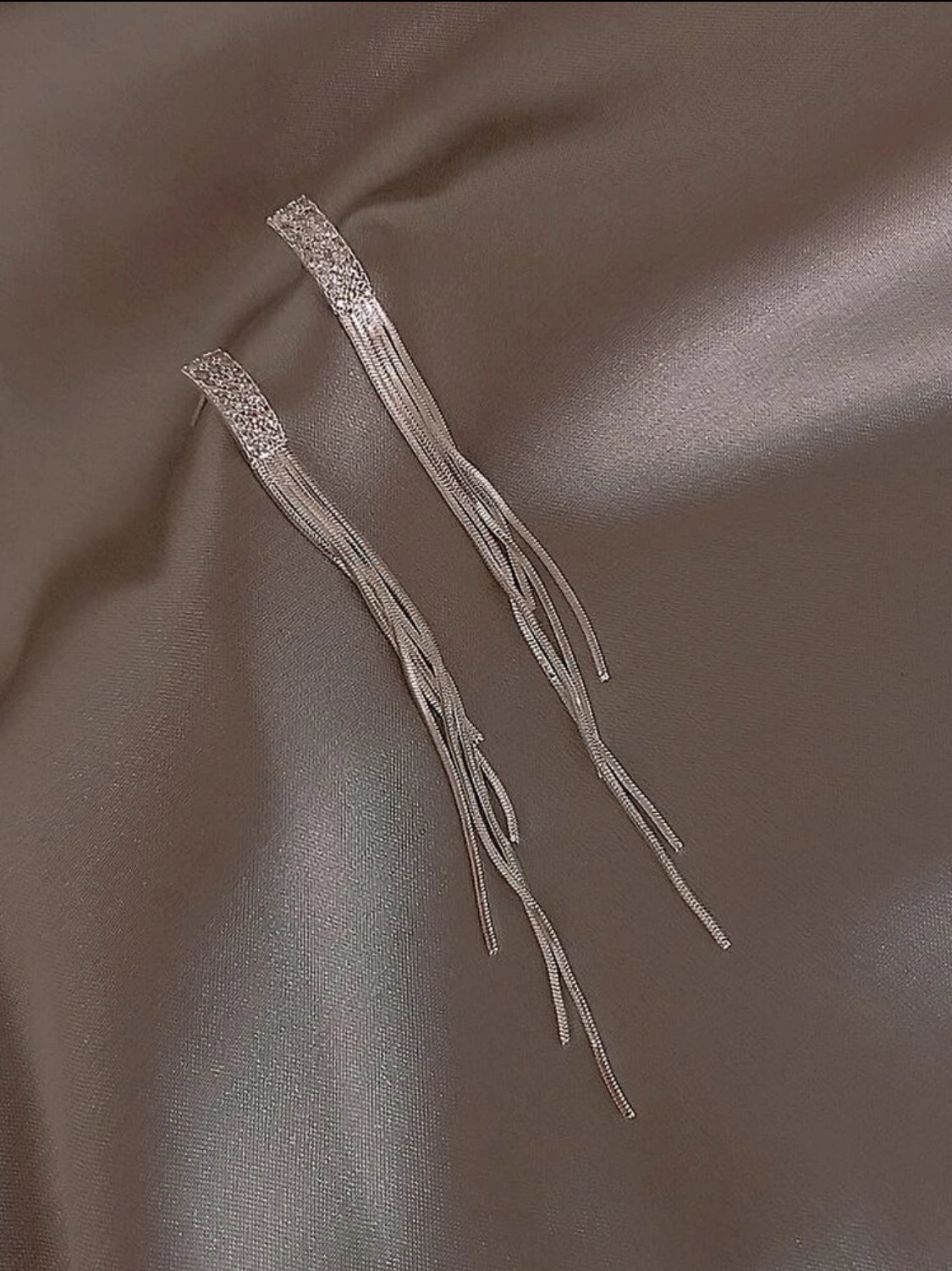 Andkiss Pendientes largos con diseño de diamante de imitación con fleco metálico