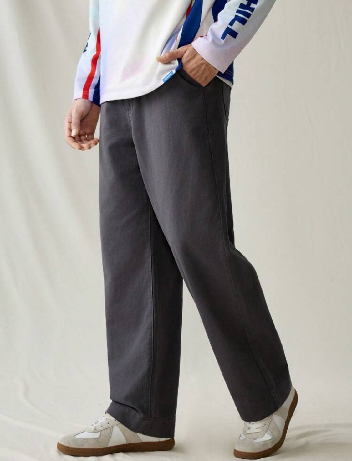 Manfinity Hypemode Pantalones casuales rectos y holgados de mezclilla gris claro para hombre, Urban Chill