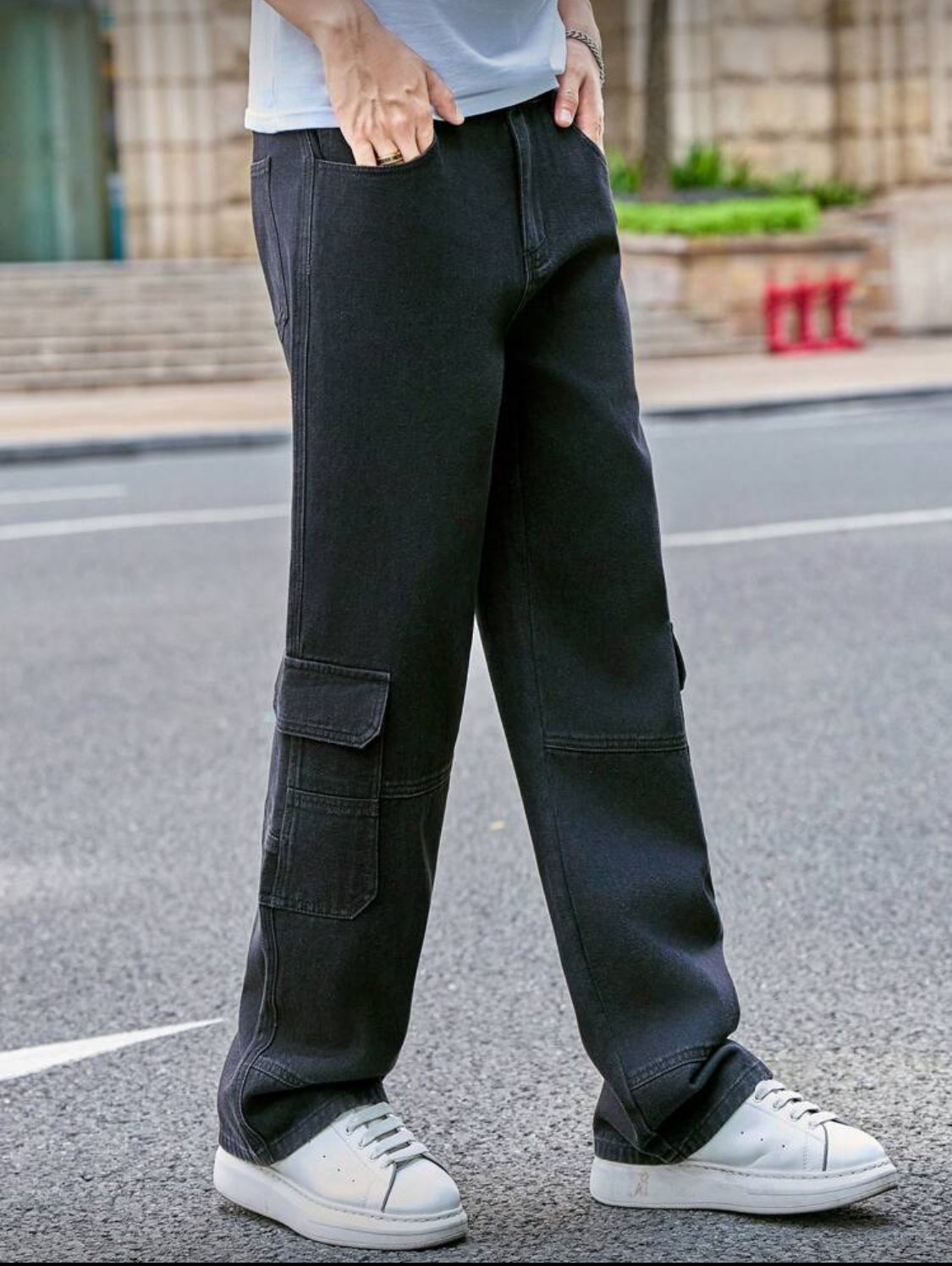 Manfinity Hypemode Pantalones vaqueros casuales rectos y sueltos con bolsillos cargo versátiles para hombres