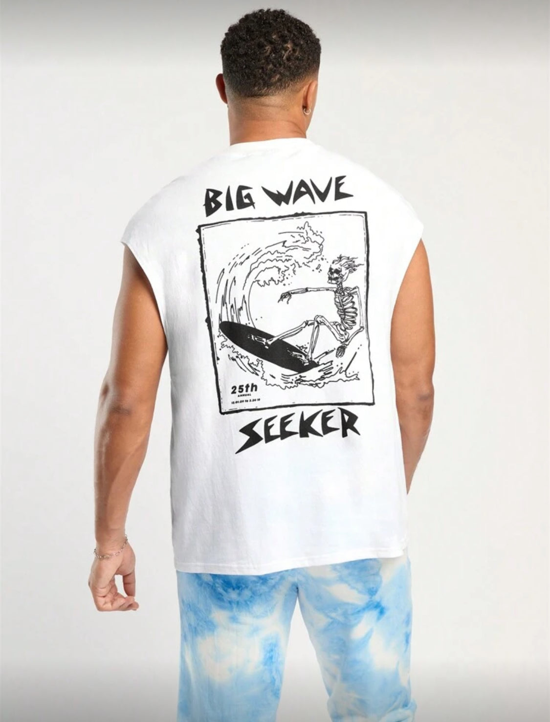 Forever 21 Camiseta de tirantes blancos para hombre F21 Forever 21 X, estilo de cráneo y surf en la espalda, perfecta para la primavera y verano y vacaciones casuales.