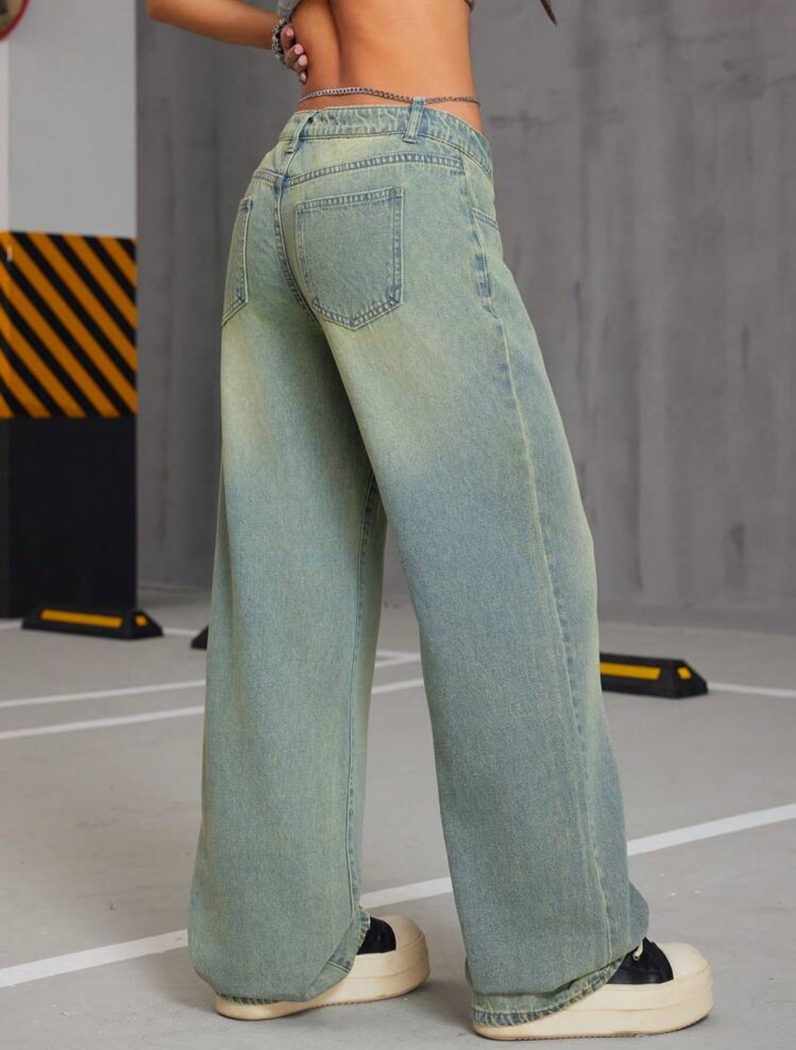 SHEIN ICON Jeans de mujer con cinturón vintage lavado en V
