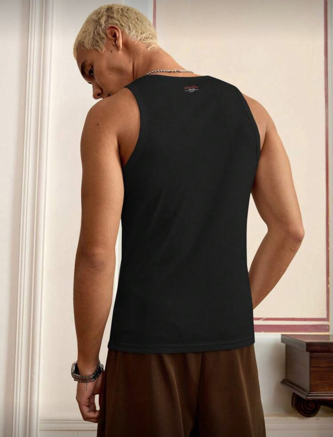 SWAVVY Camiseta de tirantes negra ajustada y casual para hombres, versátil y de tela
