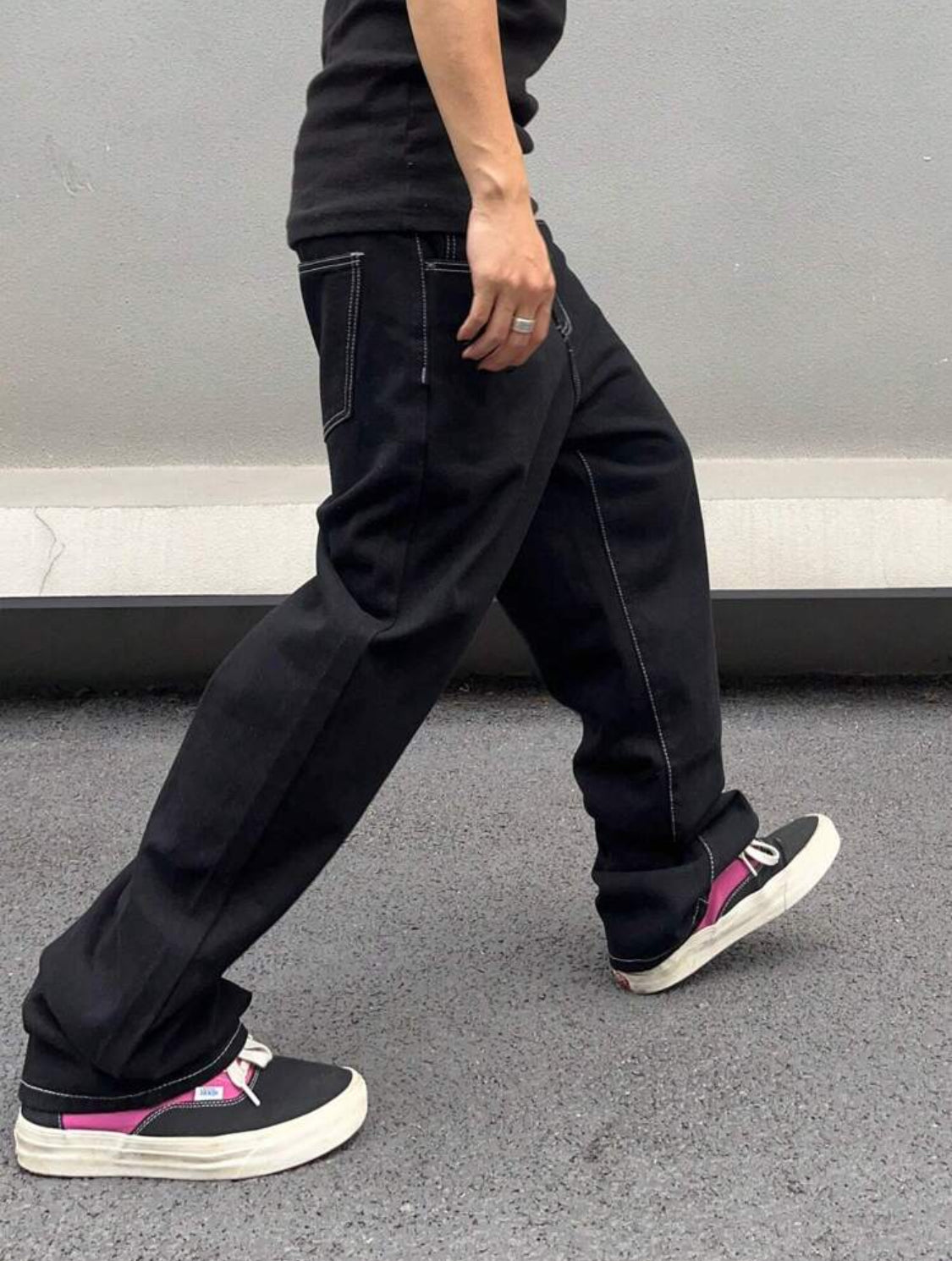 Manfinity Hypemode Jeans vaqueros holgados para hombre con costuras contrastantes, bolsillos inclinados, de corte ancho y sencillo, lavados en negro, tipo cargo y holgados, para regalos de esposo o novio