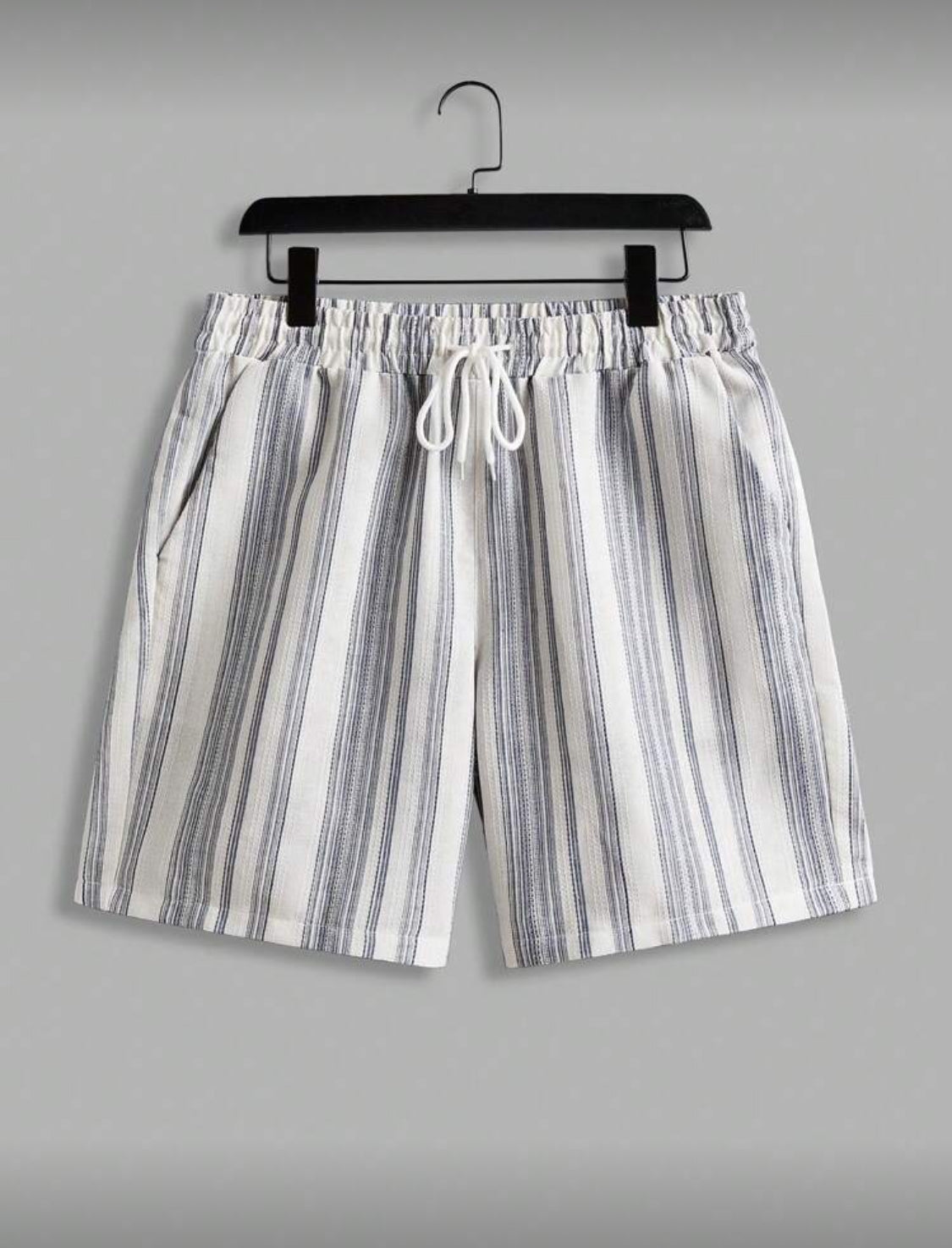 Manfinity RelaxMax Conjunto de camisa y pantalones cortos a rayas de verano para hombre