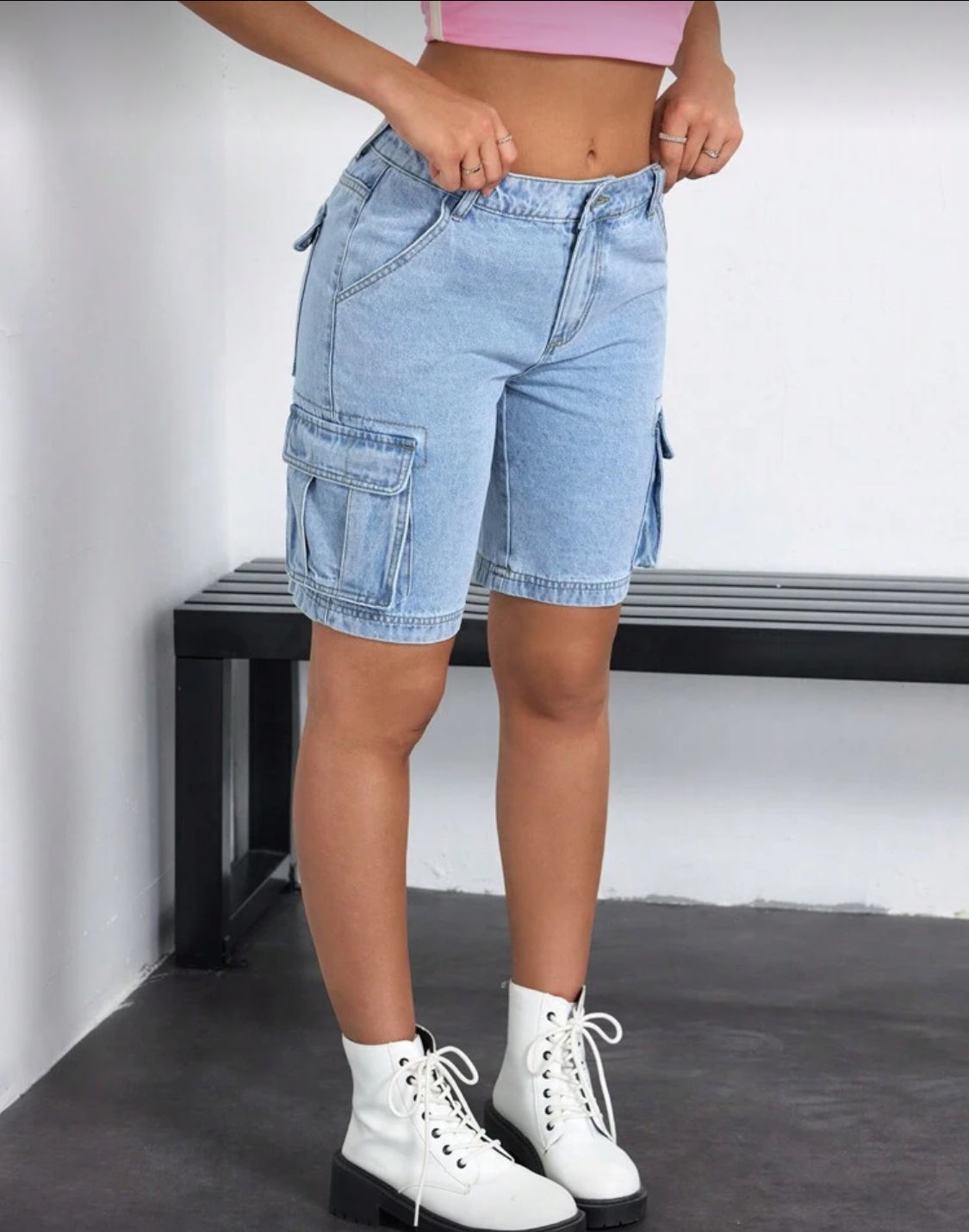 SHEIN EZwear Pantalones cortos de mezclilla con diseño de bolsillo para mujer, estilo casual