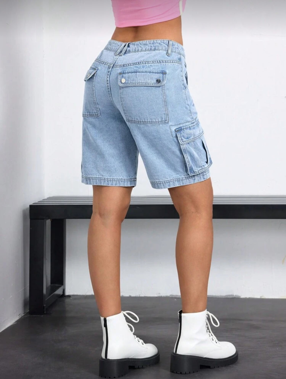 SHEIN EZwear Pantalones cortos de mezclilla con diseño de bolsillo para mujer, estilo casual