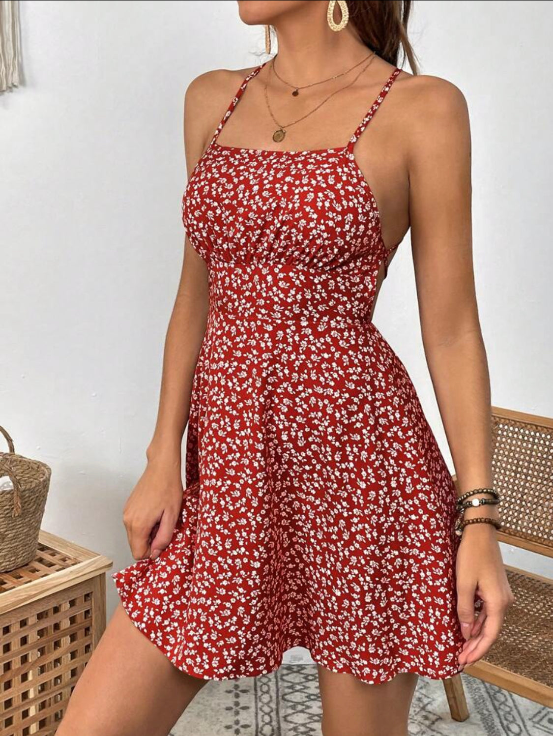 SHEIN WYWH Vestido de tirantes floral con tira cruzada de espalda abierta con cordón