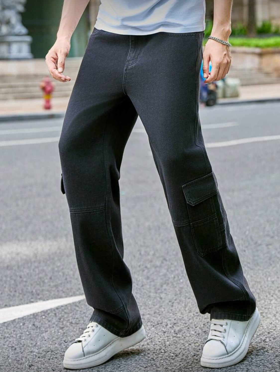 Manfinity Hypemode Pantalones vaqueros casuales rectos y sueltos con bolsillos cargo versátiles para hombres