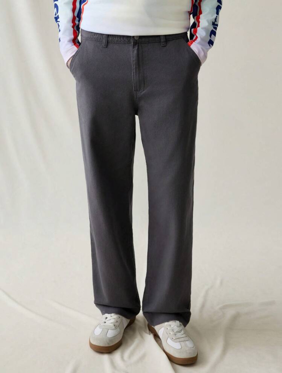 Manfinity Hypemode Pantalones casuales rectos y holgados de mezclilla gris claro para hombre, Urban Chill