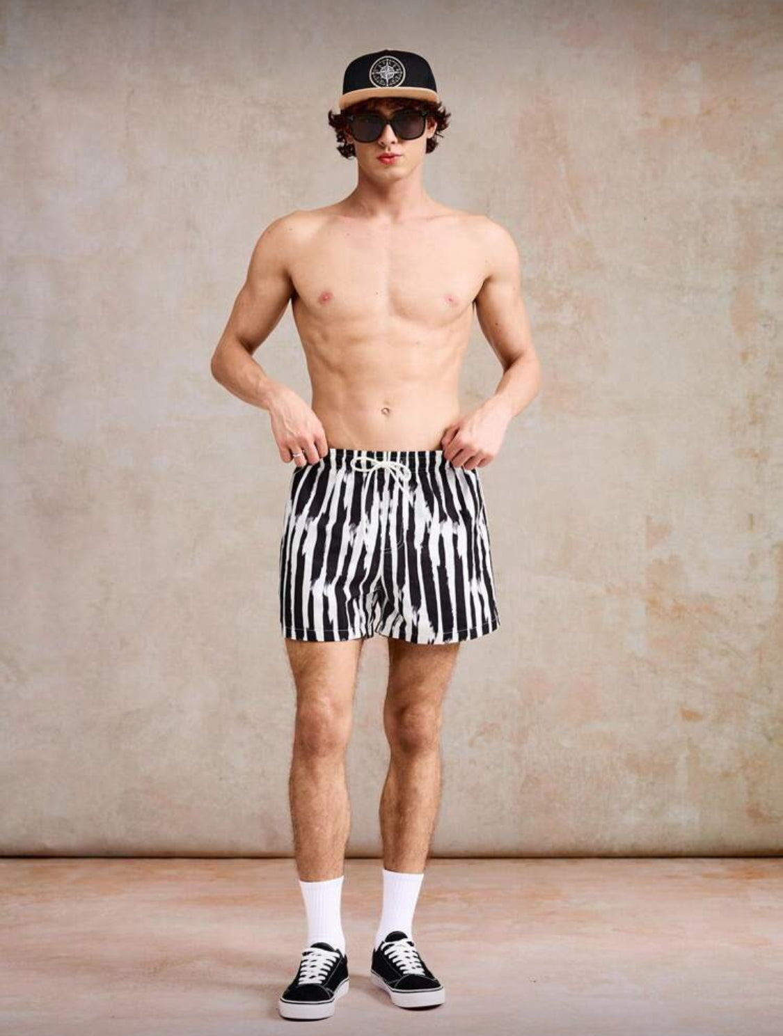 Manfinity VDAYZ Pantalones cortos de playa holgados con cordón en la cintura y rayas para hombres