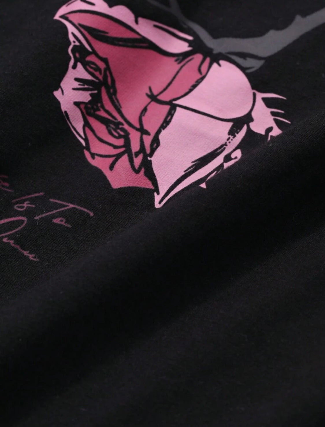 DAZY Camiseta negra de verano para hombre con diseño de rosa pintada a mano y estampado de letras
