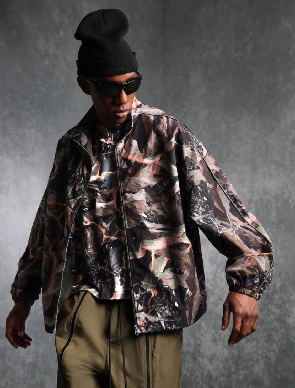 SUMWON Chaqueta deportiva de diseñador de lujo con patrón abstracto moderno, cortavientos para exterior, para entrenamiento y rendimiento, de nailon, colección de ropa deportiva de otoño e invierno