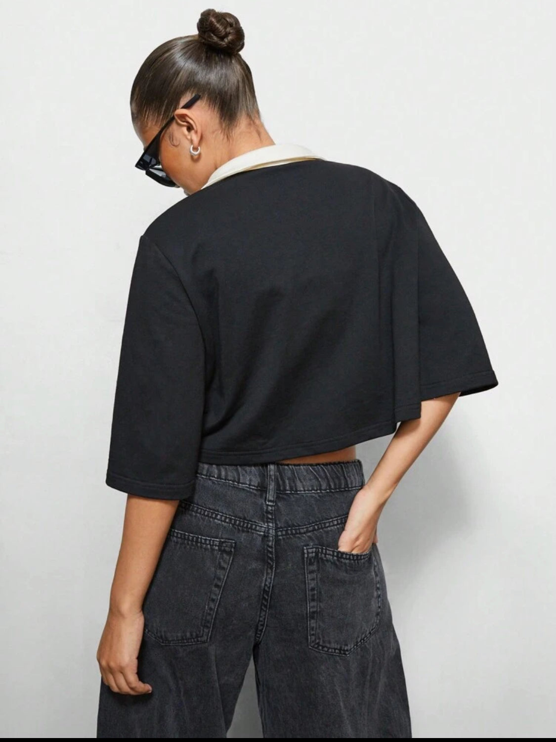 SUMWON WOMEN Camiseta corta tipo pólo de cuello alto con bordado frontal