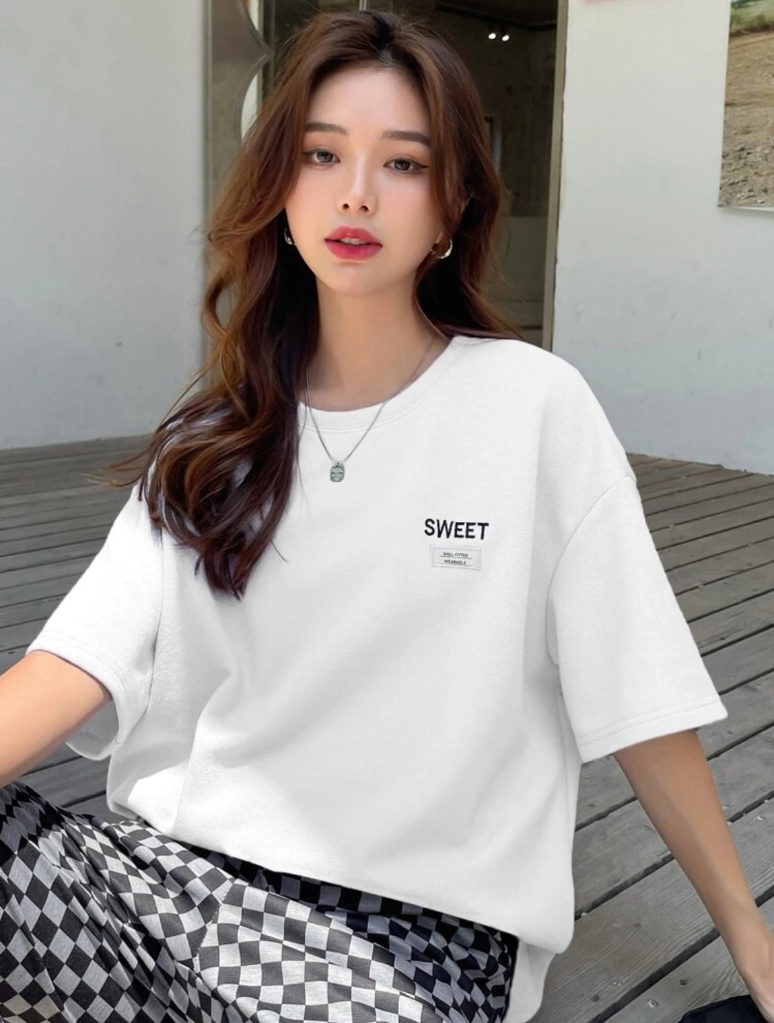 DAZY Camiseta holgada de verano con gráfico de letra y caída en los hombros