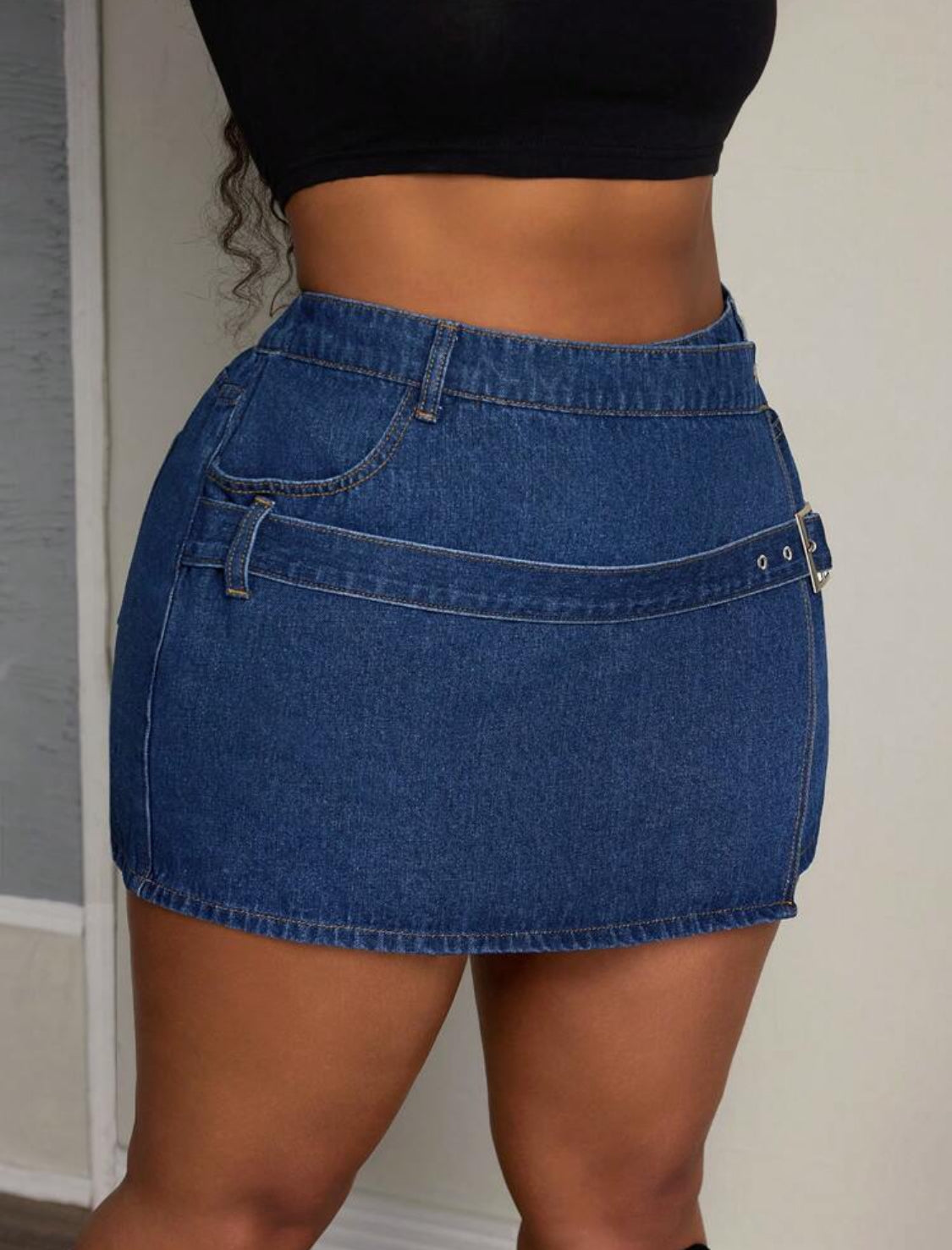 SHEIN SXY Falda mini asimétrica de mezclilla de talle alto con cinturón, apta para otoño e invierno, tallas grandes