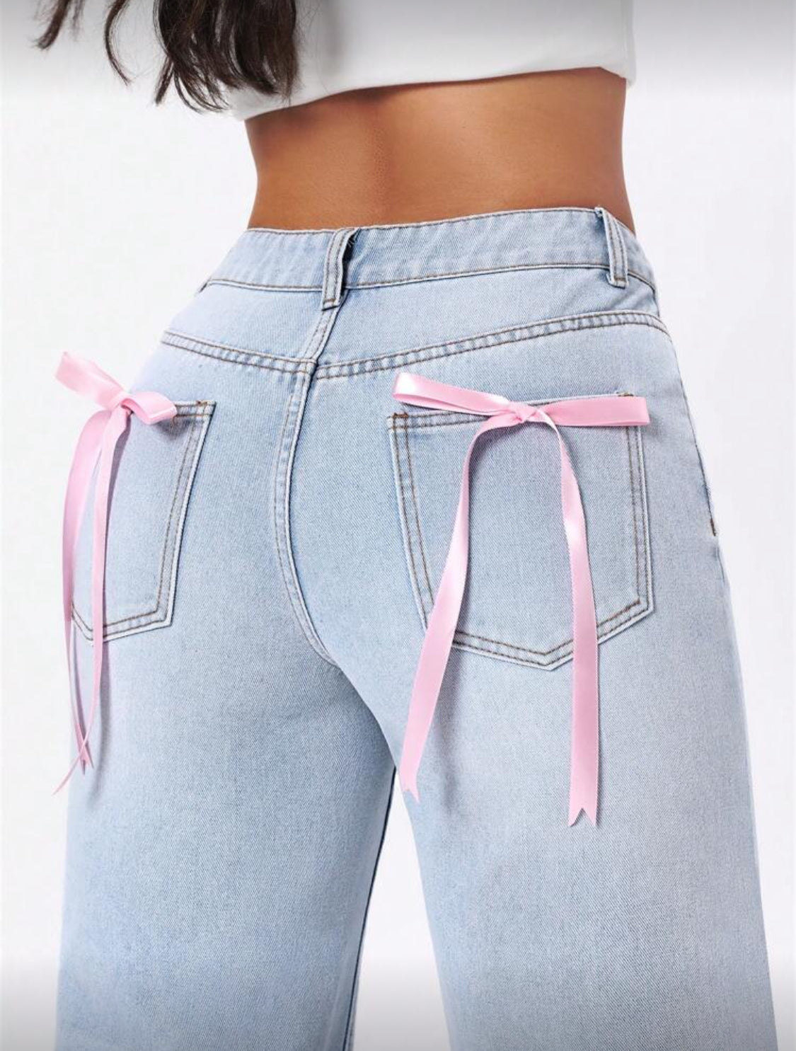 Jeans de mezclilla casuales para mujer con botones frontales, múltiples bolsillos y decoración de lazo