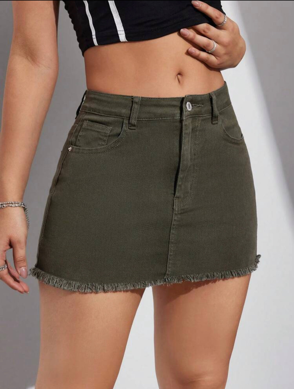 SHEIN EZwear Falda Corta De Mezclilla Con Borde Sin Rematar De Color Sólido Para Mujer