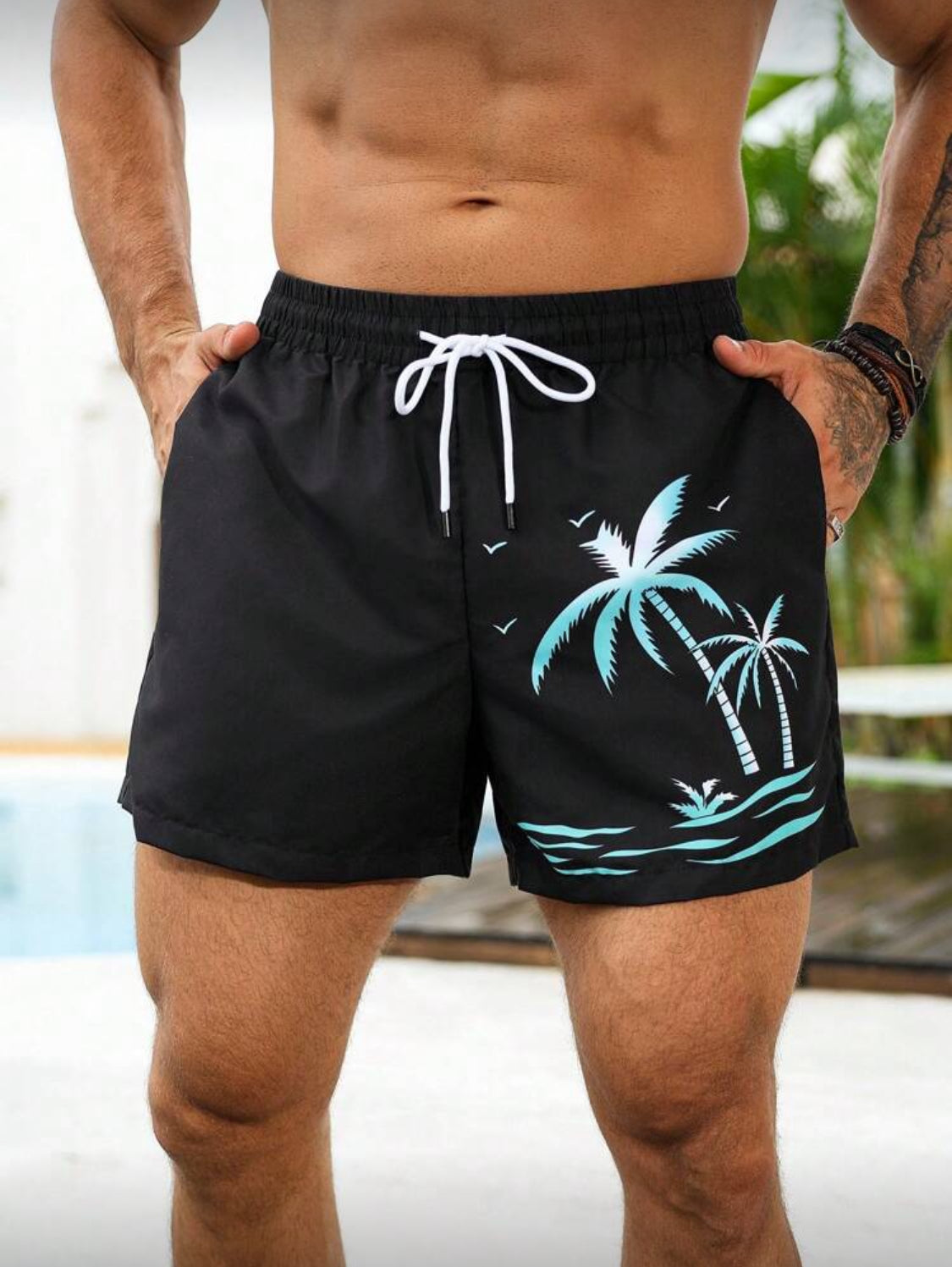 Manfinity Swimmode Shorts casuales de playa para hombres, con estampado de palmeras tropicales verdes, cintura elástica con cordón, pantalones de playa versátiles y de moda para el verano