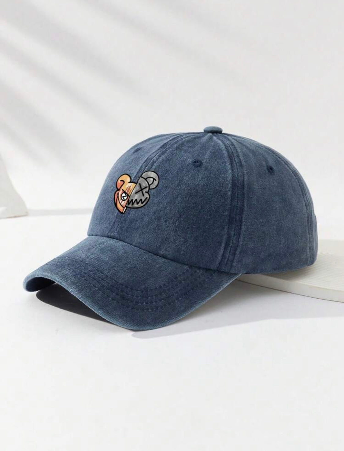 SHEIN Gorra de béisbol de hombre con oso lavado dividido