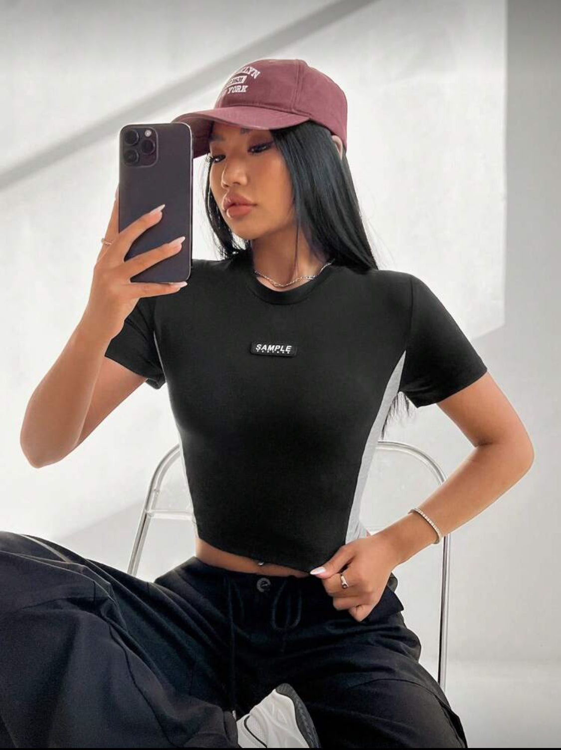 SHEIN EZwear Camiseta Negra Corta Y Ajustada Para Mujer