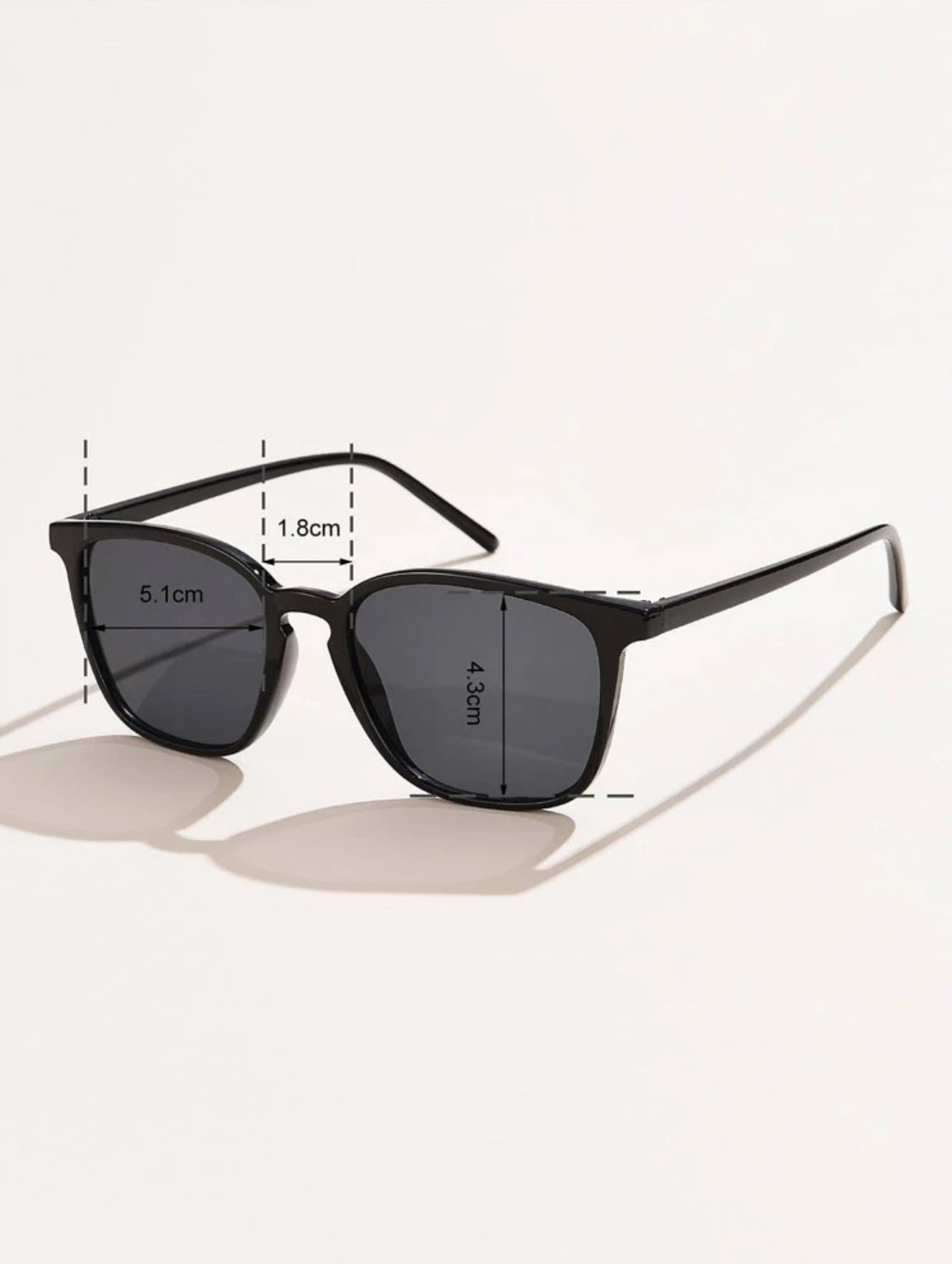 1 pieza Gafas de sol para mujer de montura cuadrada pequeña, clásico estilo retro, casual europeo y americano, protección solar, decoración de pasarela, versátil protección UV, adecuado para uso diario y vacaciones, accesorio de playa para mujer.