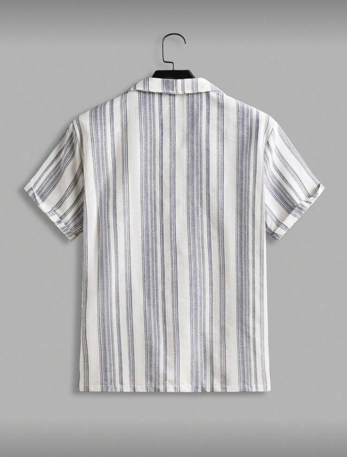 Manfinity RelaxMax Conjunto de camisa y pantalones cortos a rayas de verano para hombre