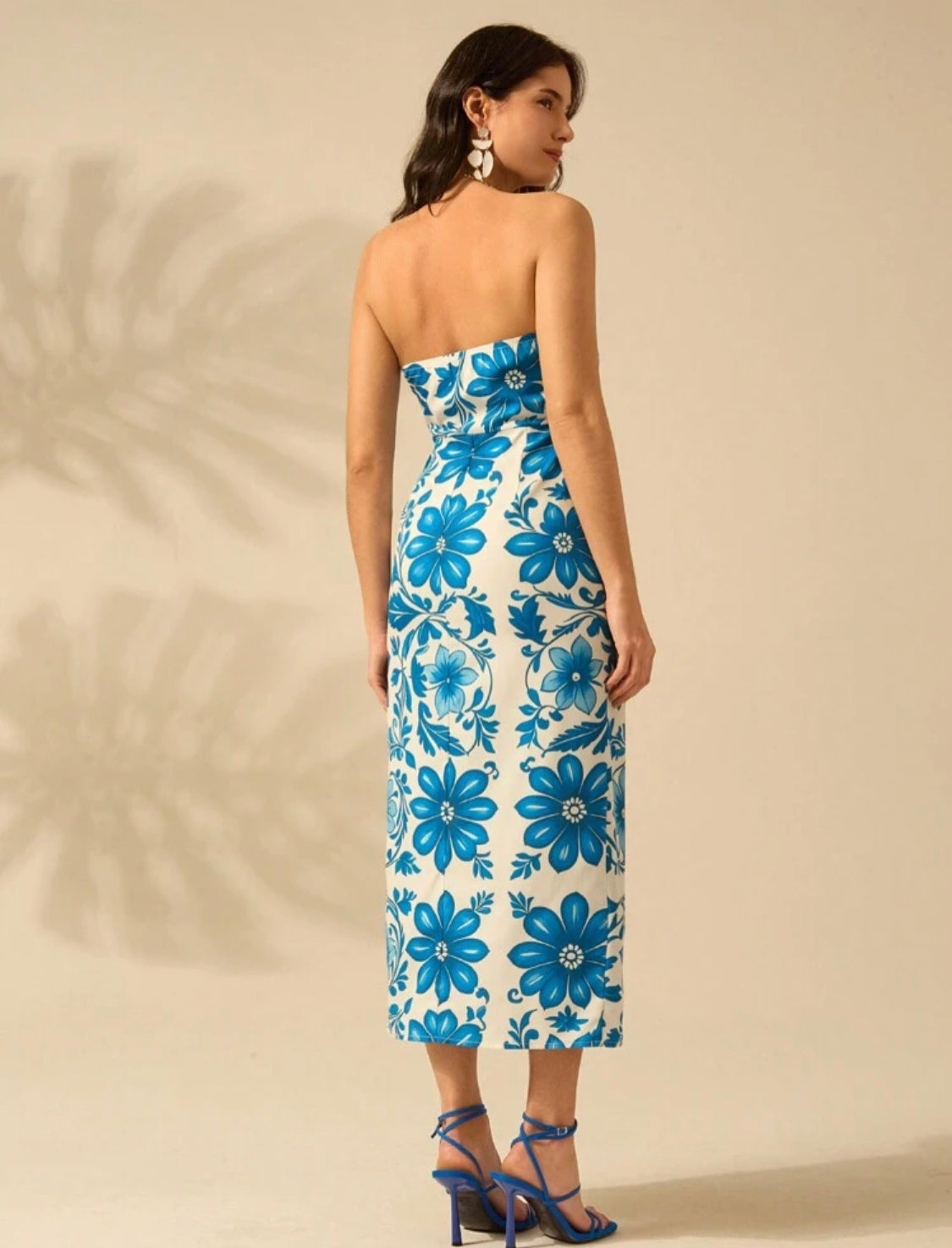 CAJUNI Vestido de verano informal estilo boho tropical con estampado floral, halter y abertura lateral en el bajo para mujer