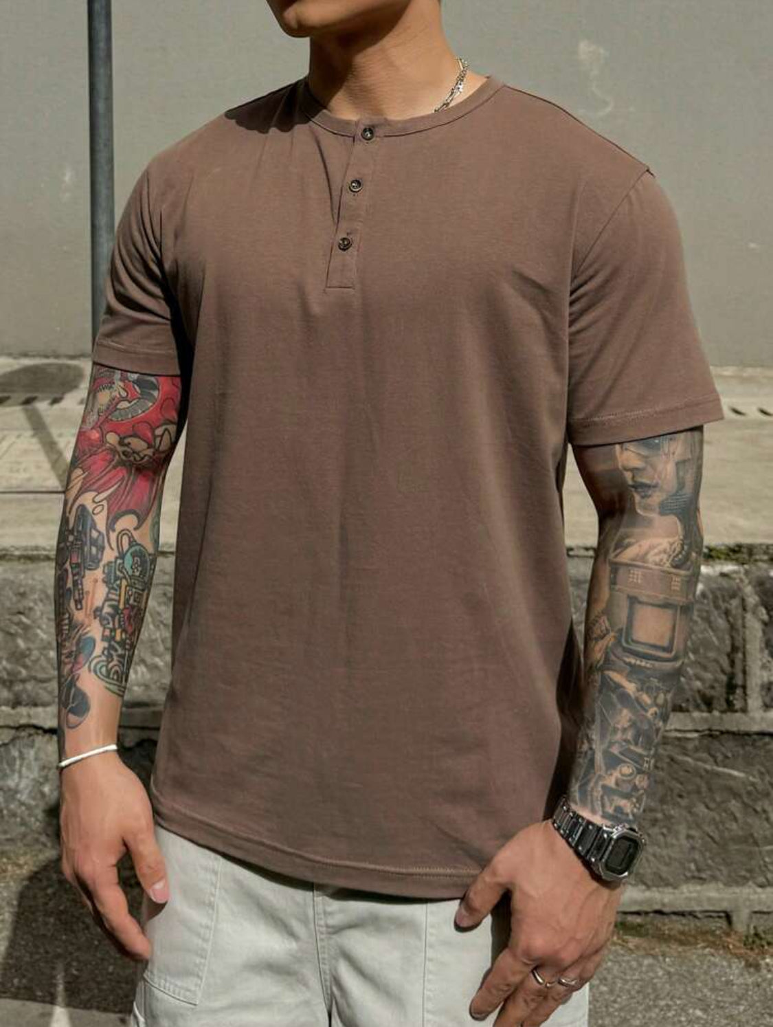 DAZY Camiseta casual de hombre para exteriores de color marrón sólido, de verano