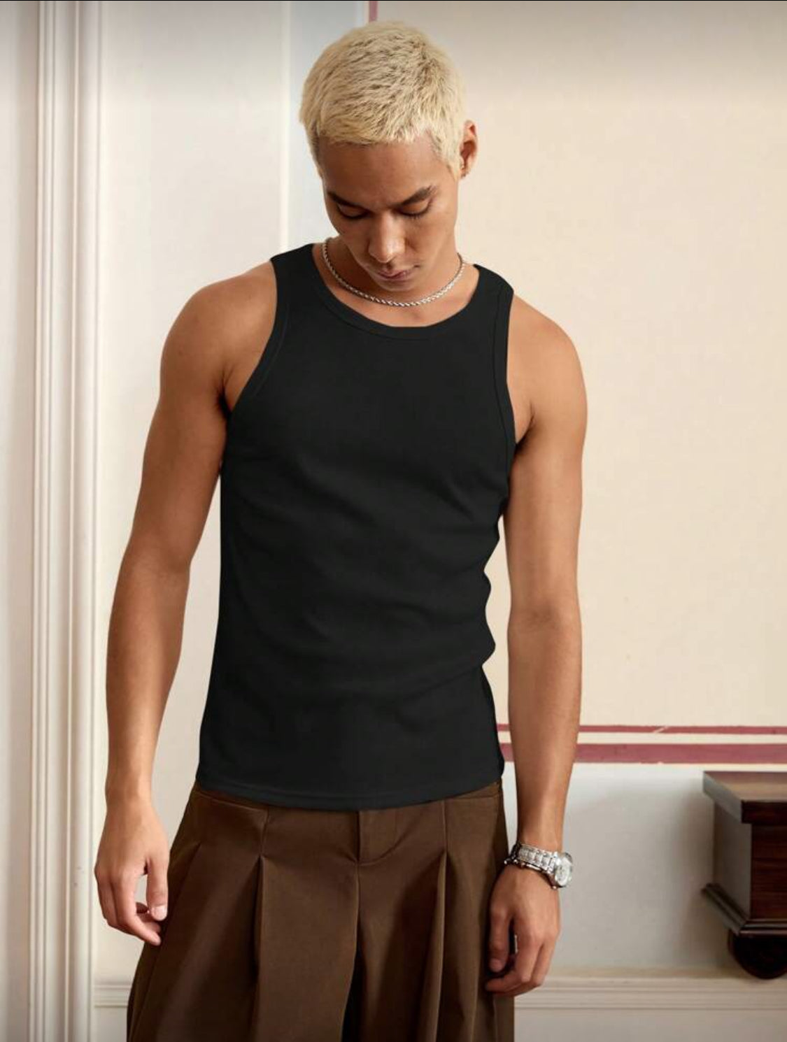 SWAVVY Camiseta de tirantes negra ajustada y casual para hombres, versátil y de tela
