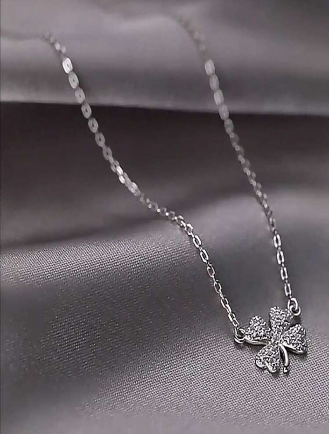 1 pieza Collar con colgante moda aleación de zinc zirconia cúbica trébol para mujeres para regalo