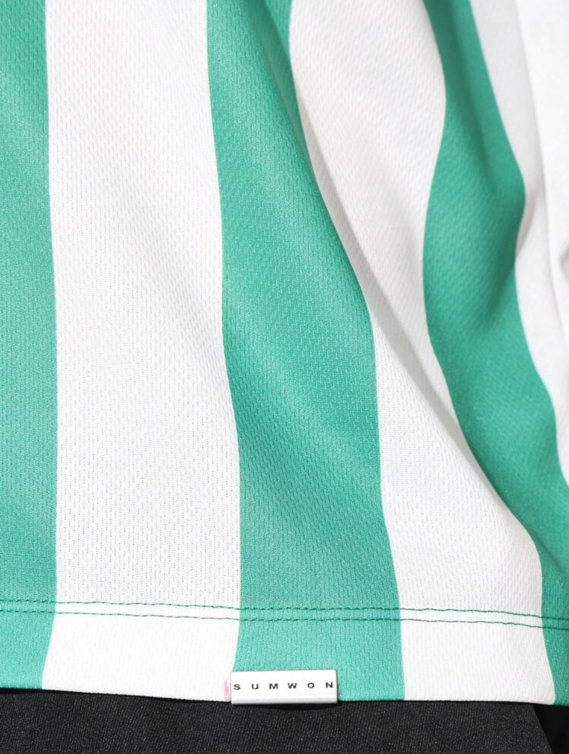 SUMWON Camiseta con diseño de rayas de estilo universitario, top de estilo deportivo relajado, moda urbana, estilo de vida, prenda deportiva retro, clásica y casual para verano y primavera