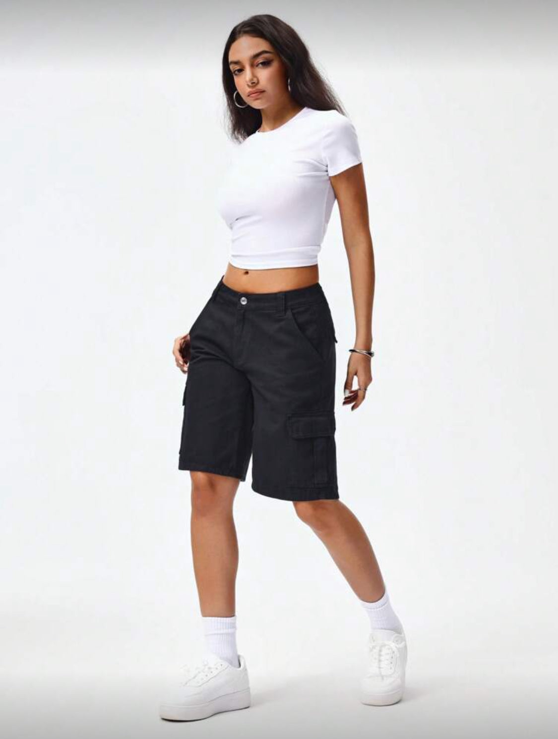 SHEIN EZwear Shorts tipo bermuda casuales de mezclilla con bolsillos utilitarios y piernas anchas de cintura baja para mujer