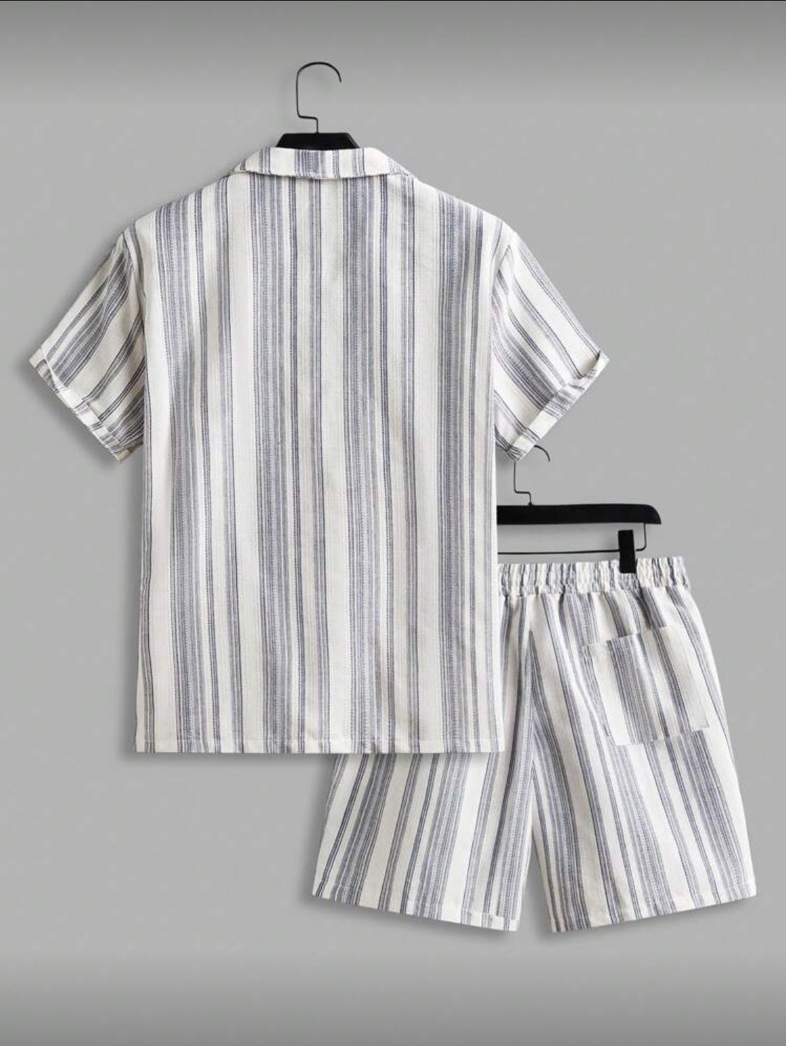 Manfinity RelaxMax Conjunto de camisa y pantalones cortos a rayas de verano para hombre