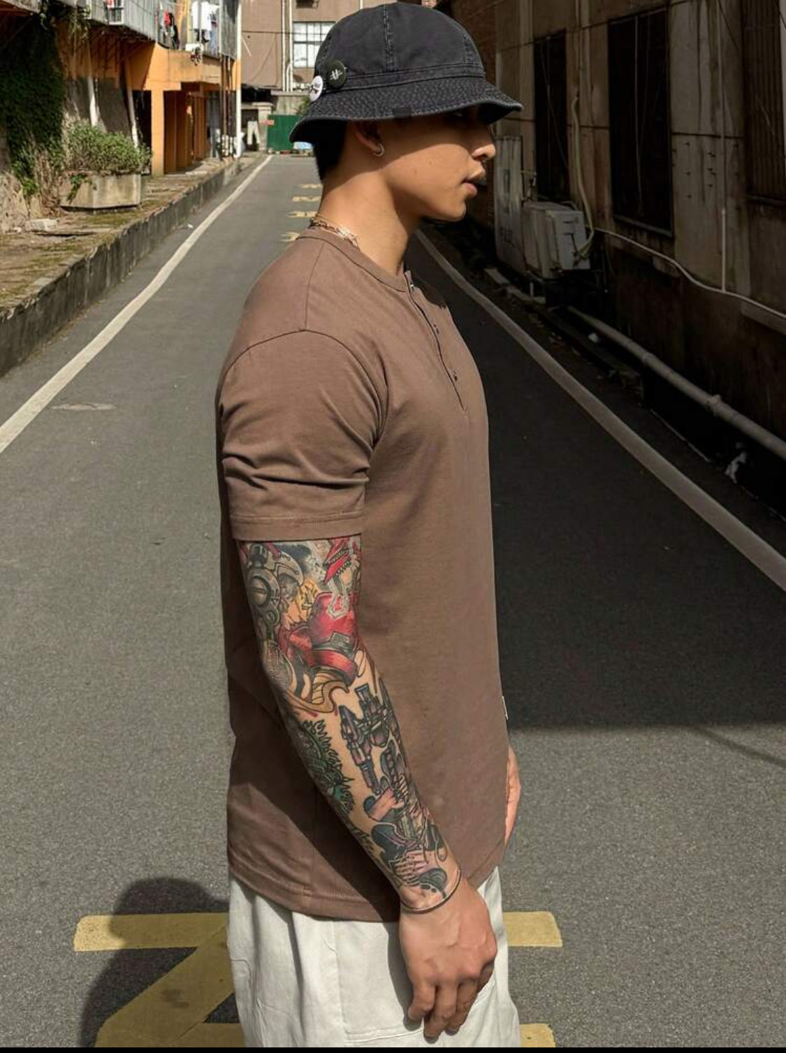 DAZY Camiseta casual de hombre para exteriores de color marrón sólido, de verano