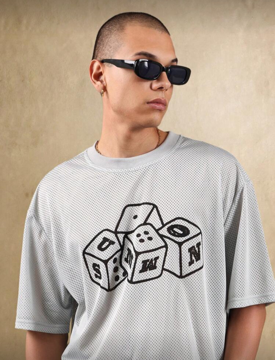 SUMWON Camiseta deportiva de malla oversize con estampado de juego de dados, jersey de baloncesto de uso urbano y casual para festivales de verano