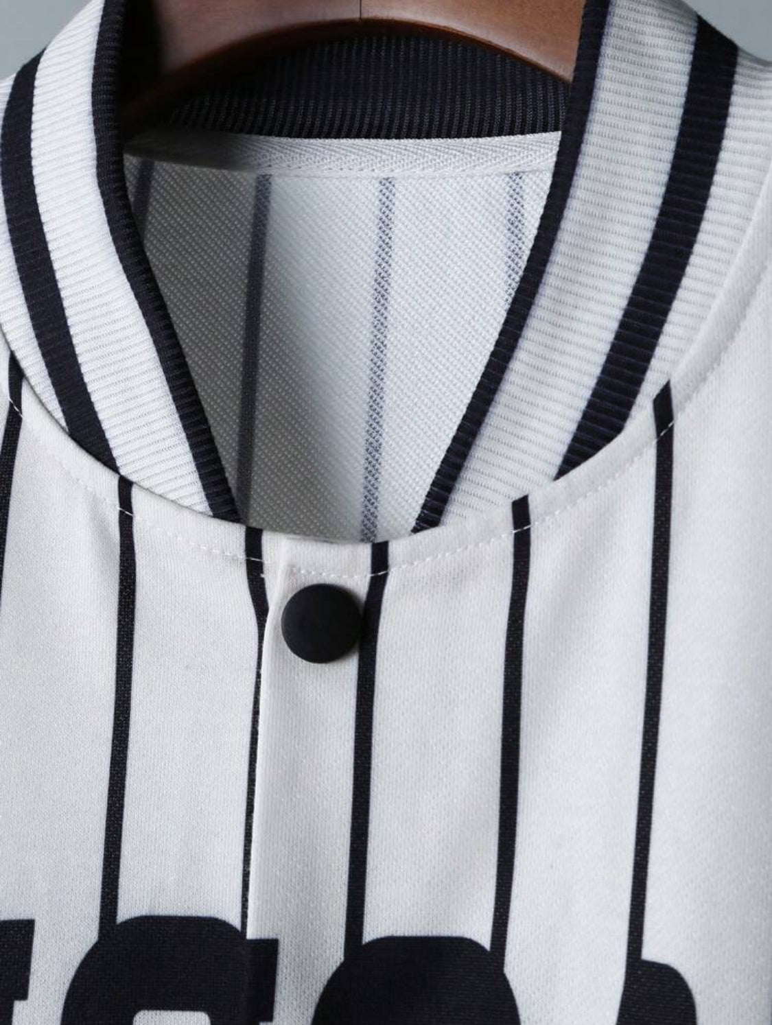 Manfinity Hypemode Chaqueta de béisbol casual de hombre con estampado de rayas y letras, otoño