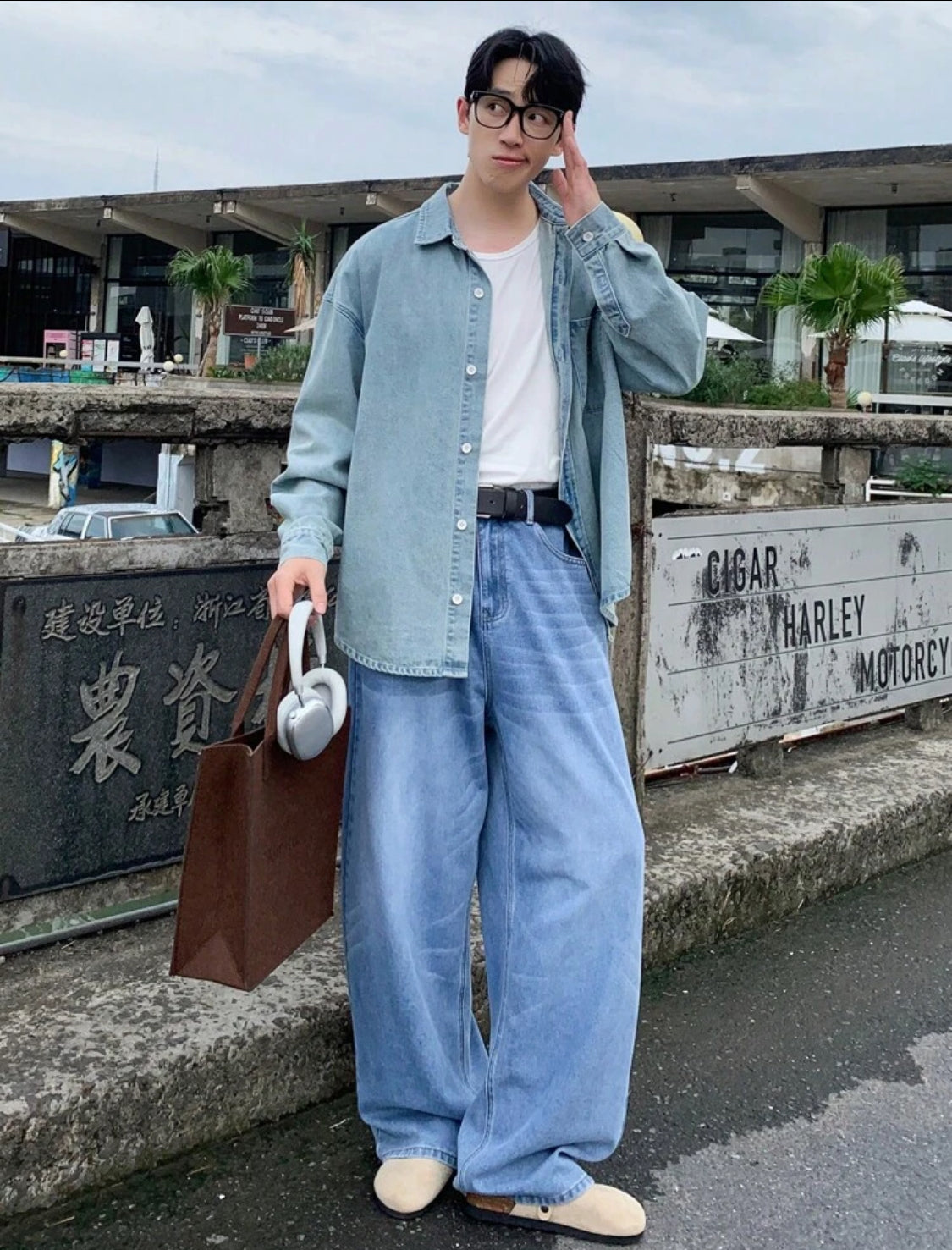 Manfinity Hypemode Pantalones vaqueros azul claro lavados de corte ancho y holgado para hombre, pantalones vaqueros azul real lisos y oversize, regalos para el esposo o novio