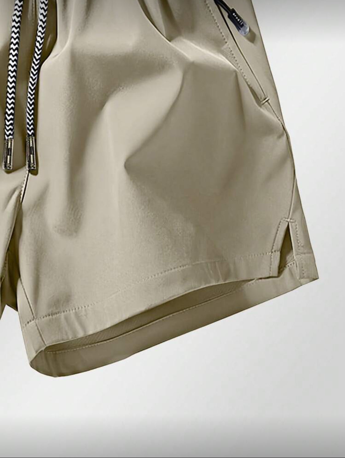 Pantalones cortos deportivos para hombres con bolsillo con cremallera anti-pérdida y cintura con cordón