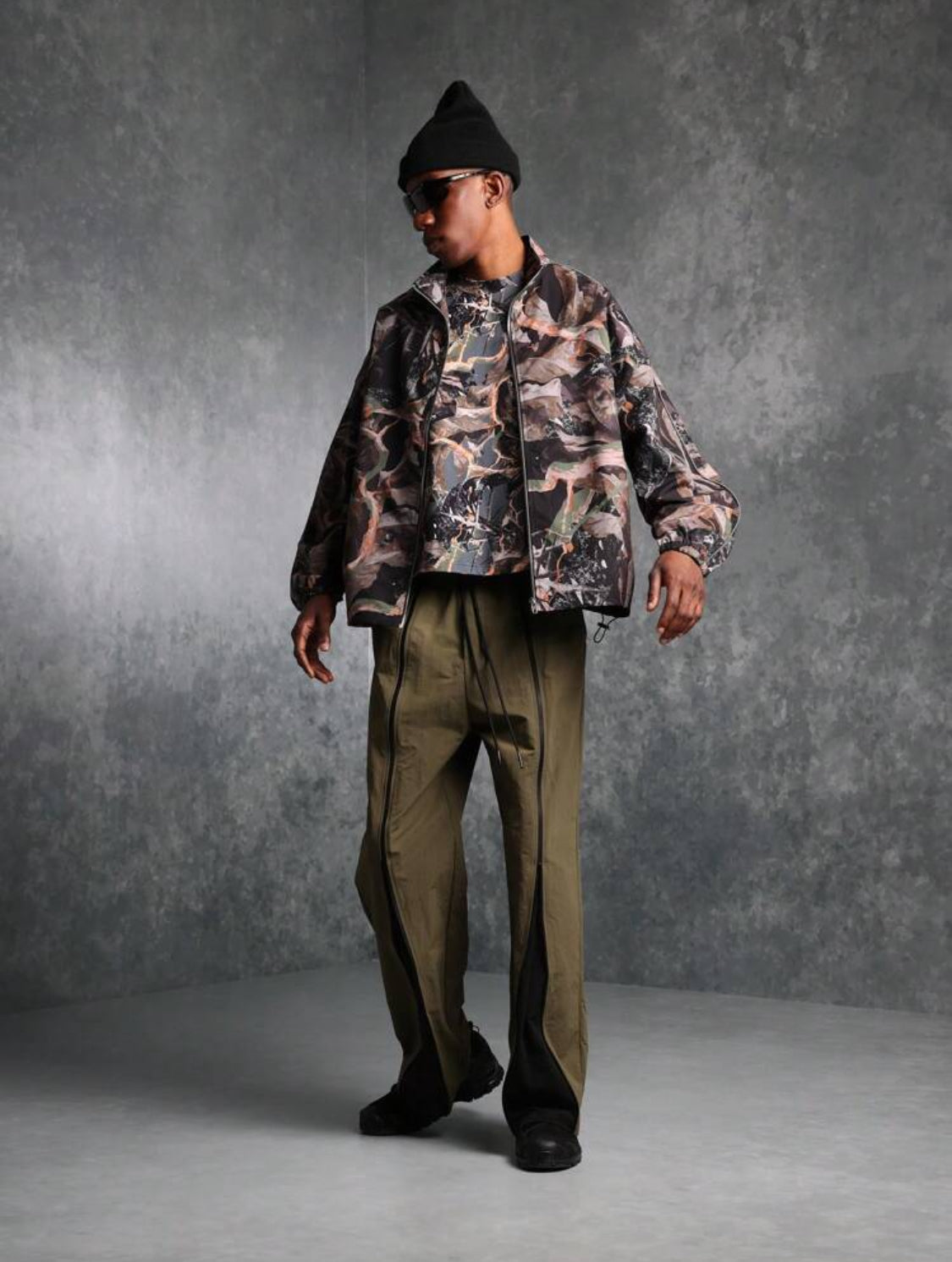 SUMWON Chaqueta deportiva de diseñador de lujo con patrón abstracto moderno, cortavientos para exterior, para entrenamiento y rendimiento, de nailon, colección de ropa deportiva de otoño e invierno