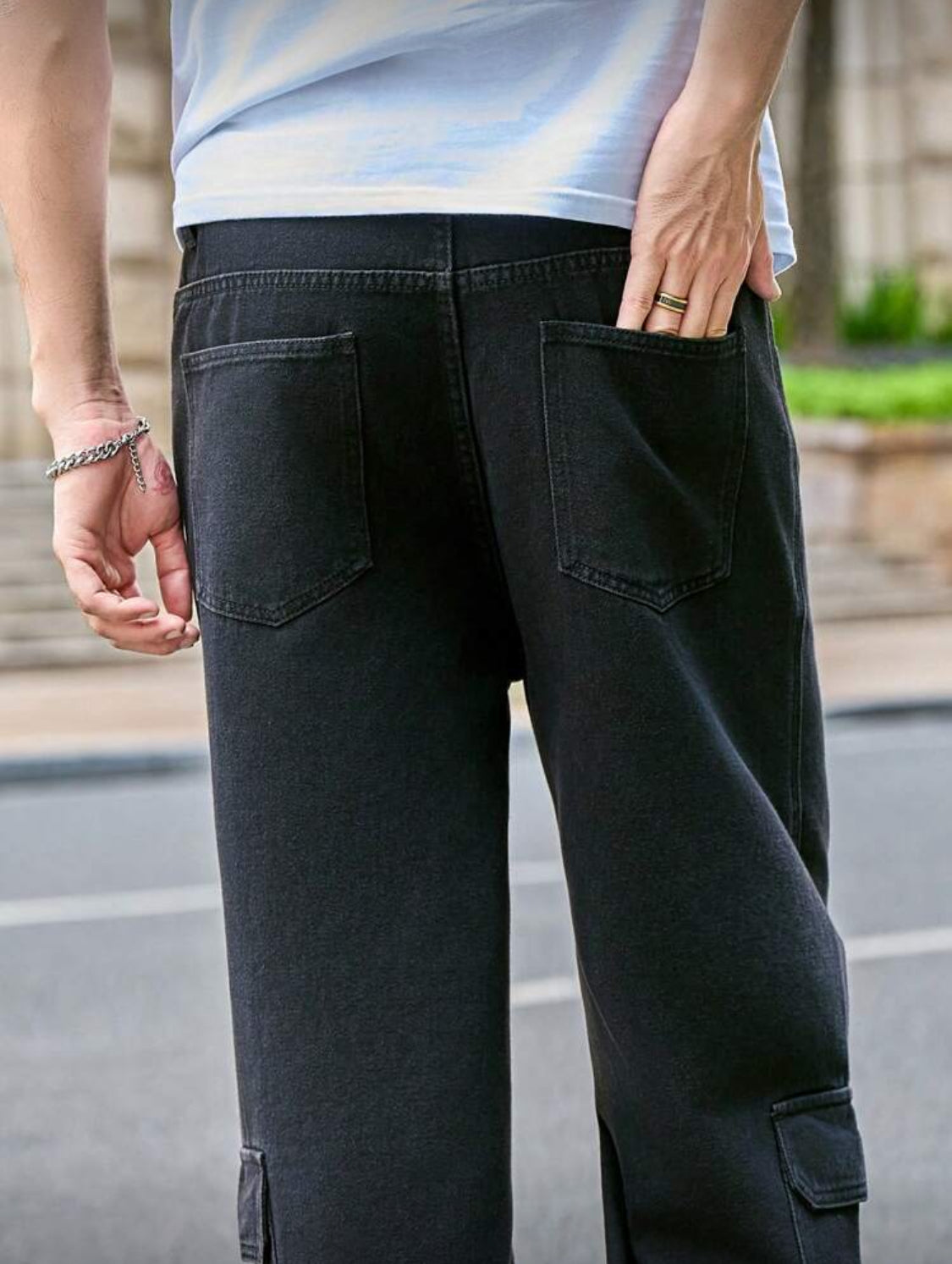 Manfinity Hypemode Pantalones vaqueros casuales rectos y sueltos con bolsillos cargo versátiles para hombres