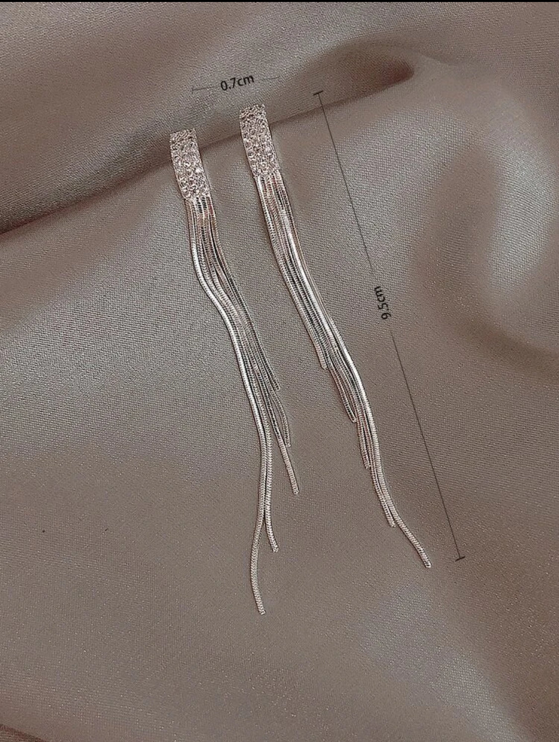 Andkiss Pendientes largos con diseño de diamante de imitación con fleco metálico