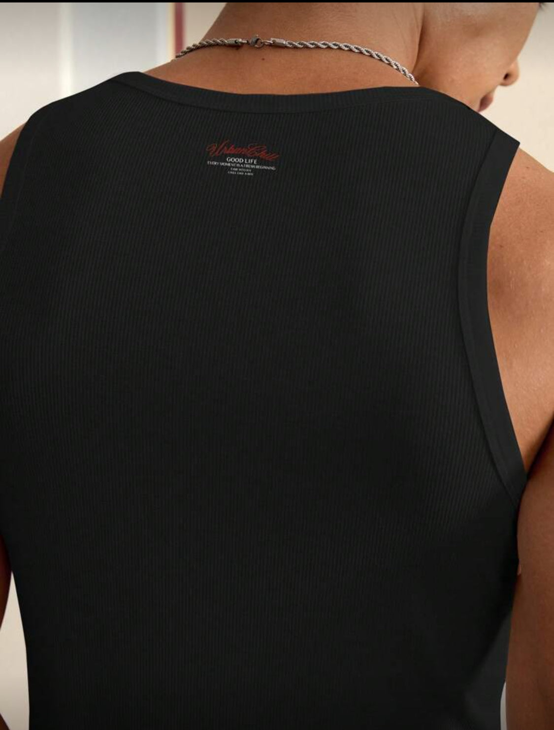 SWAVVY Camiseta de tirantes negra ajustada y casual para hombres, versátil y de tela