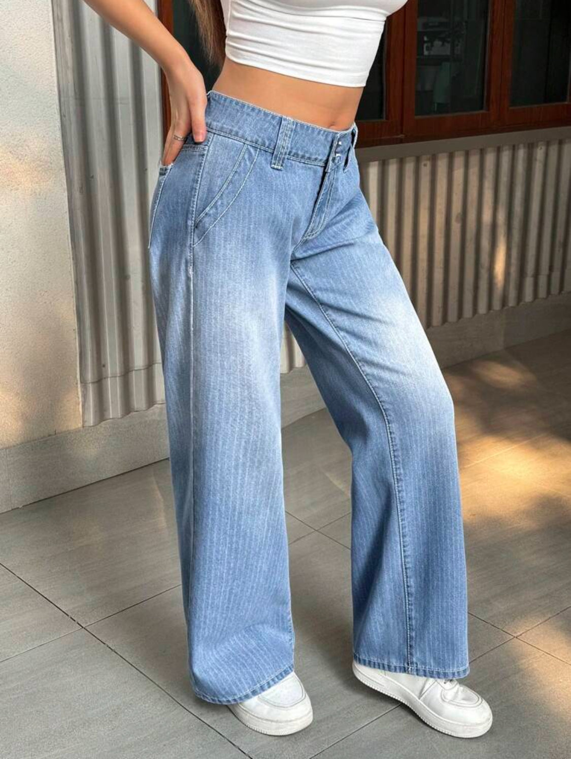 SHEIN EZwear Jeans casuales y versátiles con piernas acampanadas y bolsillos para mujer
