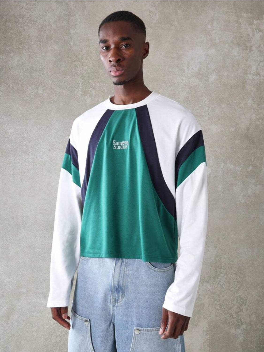 SUMWON Camiseta de manga larga con corte ajustado y diseño de bloques de color de Sumwon Studios, moda urbana y deportiva, estilo casual y retro, para primavera y otoño