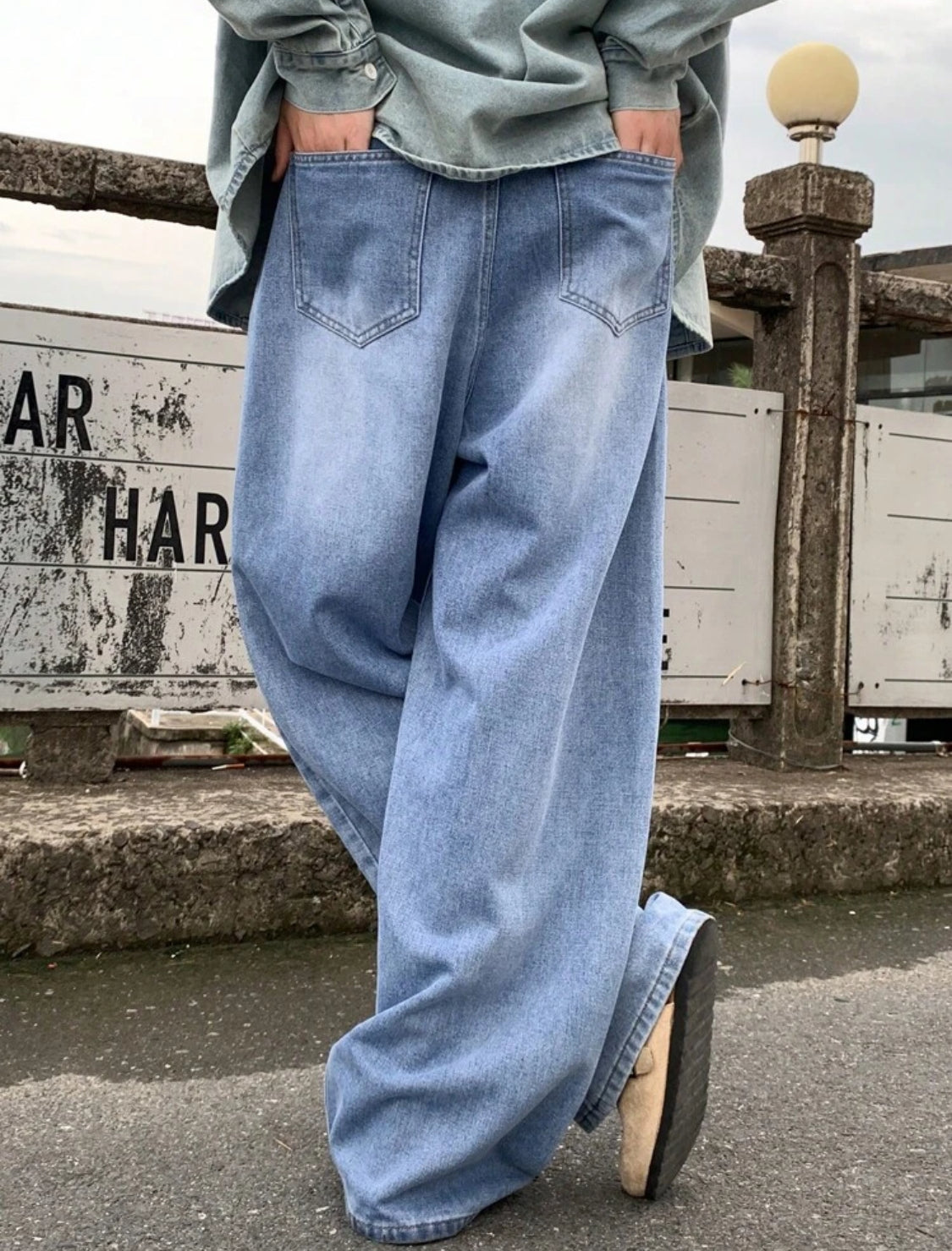 Manfinity Hypemode Pantalones vaqueros azul claro lavados de corte ancho y holgado para hombre, pantalones vaqueros azul real lisos y oversize, regalos para el esposo o novio
