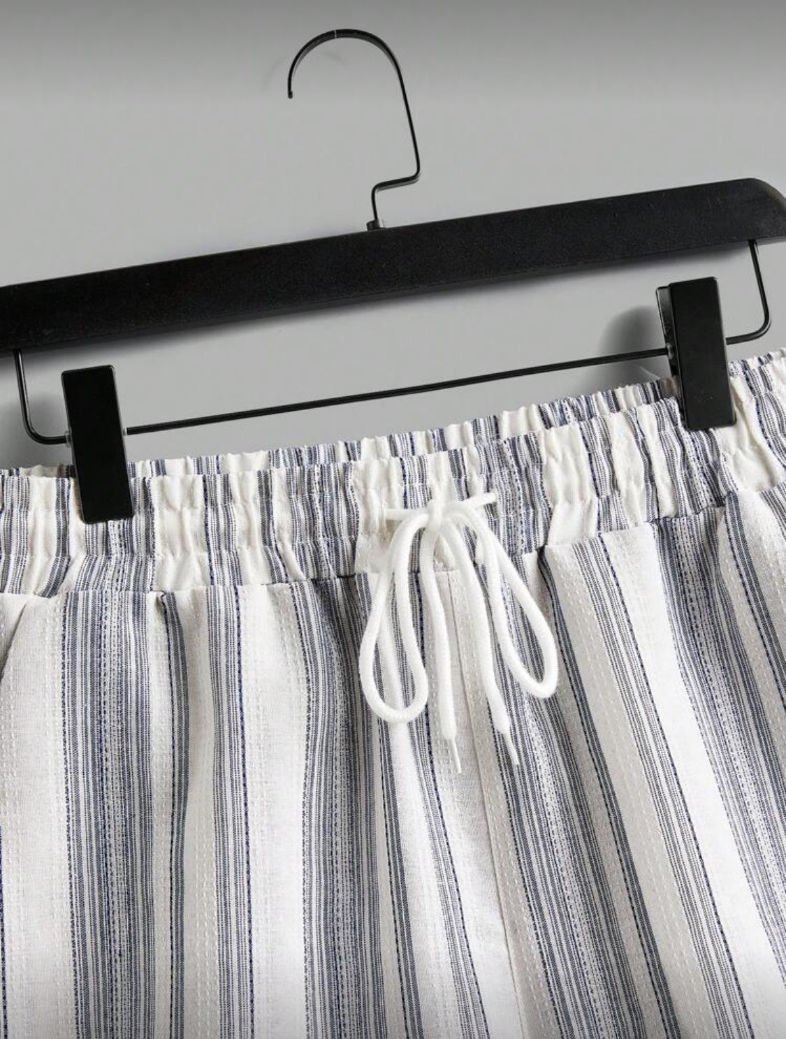 Manfinity RelaxMax Conjunto de camisa y pantalones cortos a rayas de verano para hombre