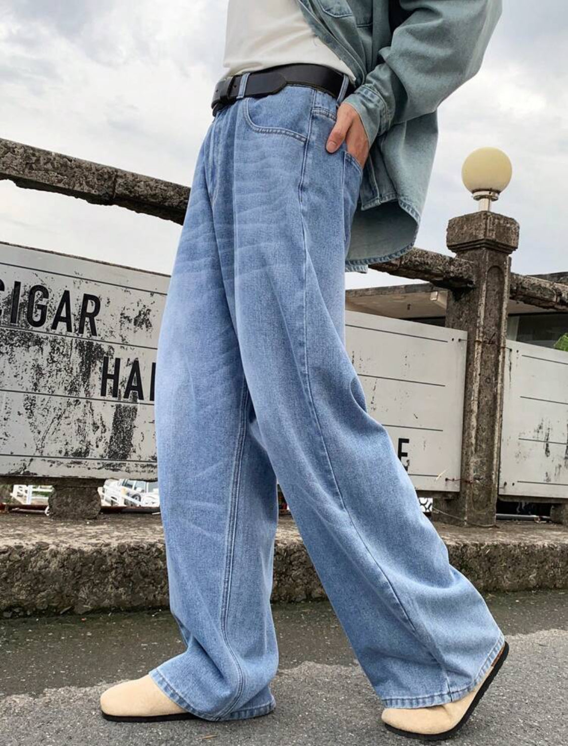 Manfinity Hypemode Pantalones vaqueros azul claro lavados de corte ancho y holgado para hombre, pantalones vaqueros azul real lisos y oversize, regalos para el esposo o novio