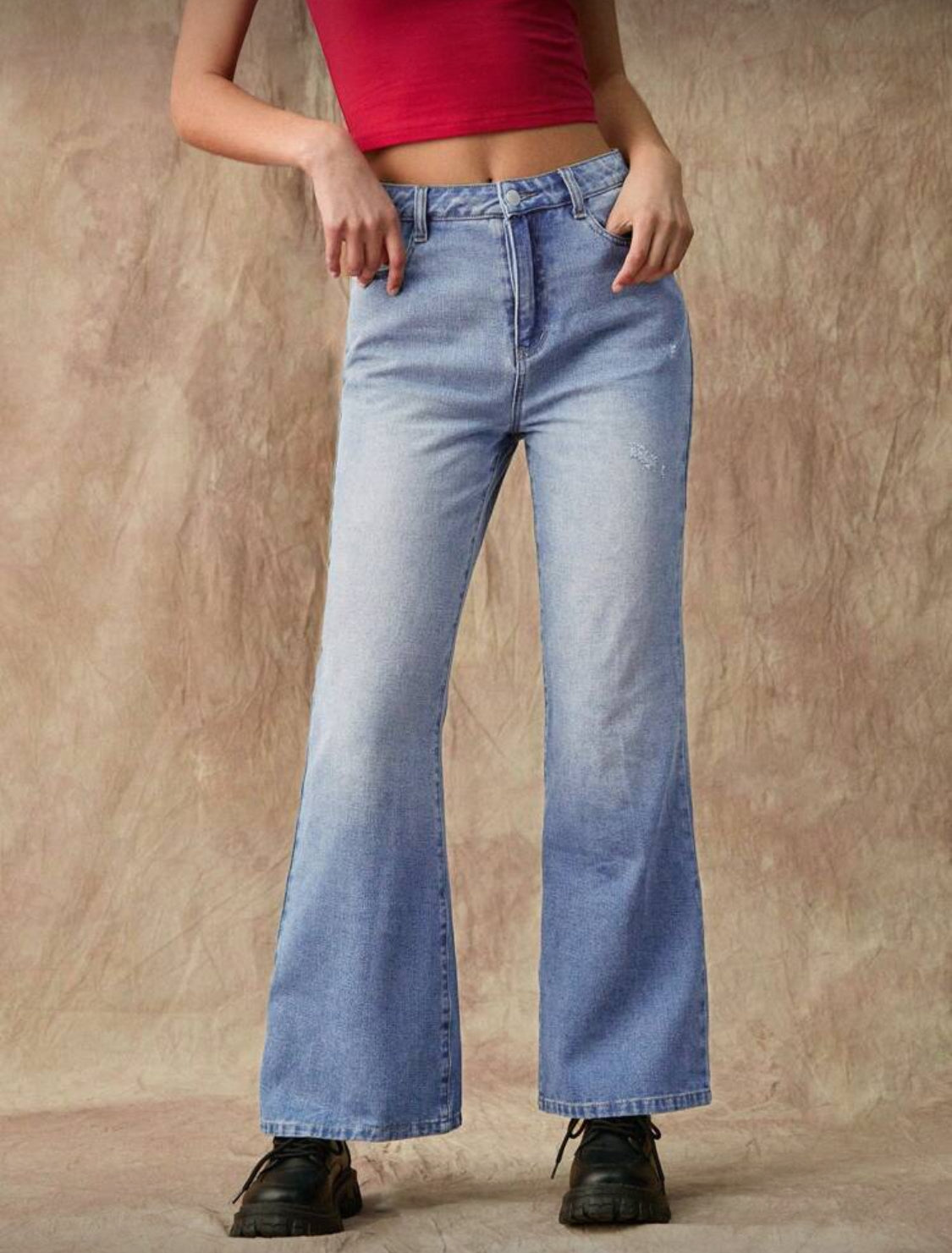Forever 21 Pantalones vaqueros acampanados informales lavados con agua y agujeros