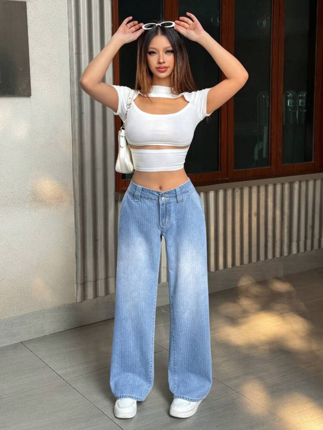 SHEIN EZwear Jeans casuales y versátiles con piernas acampanadas y bolsillos para mujer